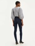 Jean Levis femme 527970176 deep serenety image 1