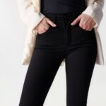 21002023-000 jeans secret slim noir Salsa jeans mode 1